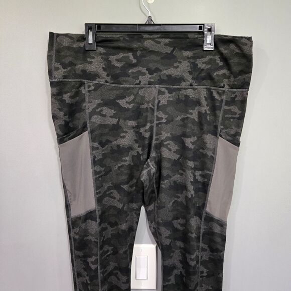 🐢 Fabletics Powerhold High Waisted Pocket Mesh Camo Leggings SIZE XXL - Picture 13 of 15